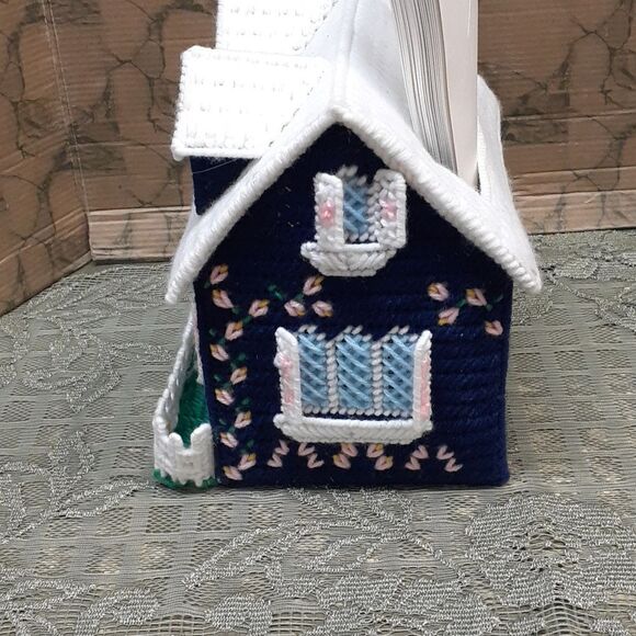 2 STORY COTTAGE  HANDMADE PLASTIC CANVAS TISSUE STATIONARY ORGANIZER - Picture 4 of 7